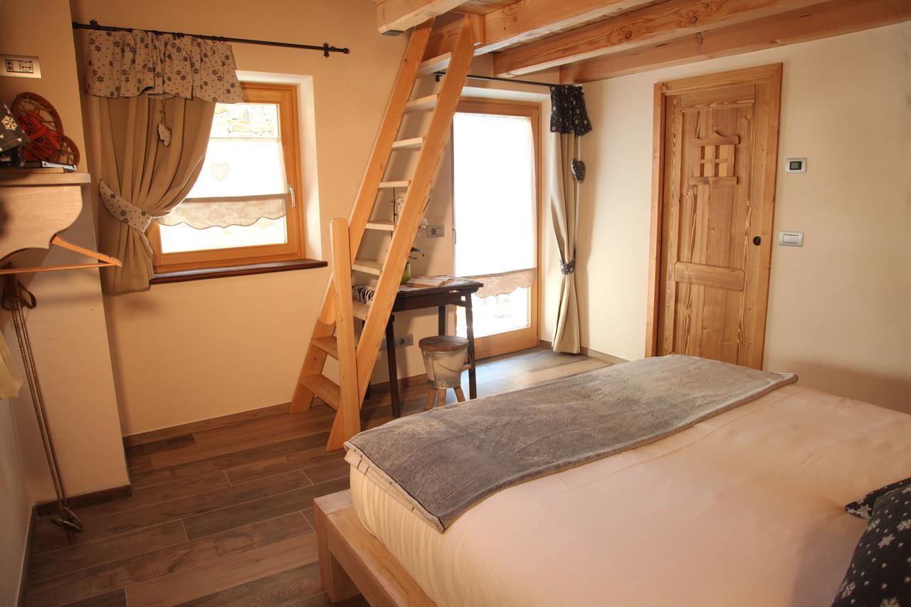 Deluxe Family Room (2 Adults + 1 Child) - Split Level,596455062:JPEG